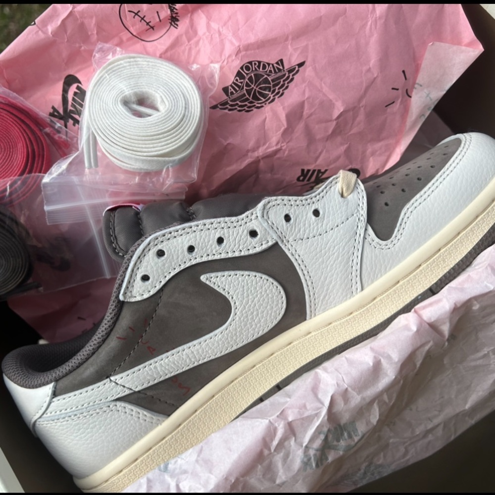 “Reverse” Travis Scott x Jordan Low 1